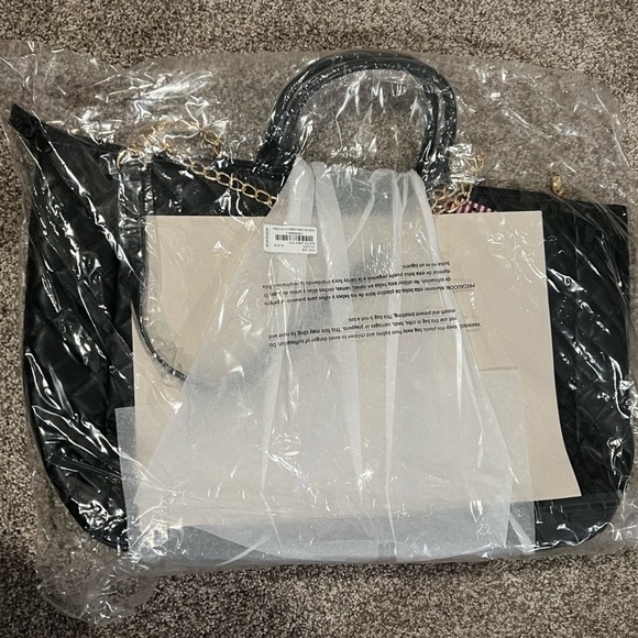 BIN047. NWT Badgley Mischka Gilda Paris Large Quilted Tote Black - Picture 6 of 7